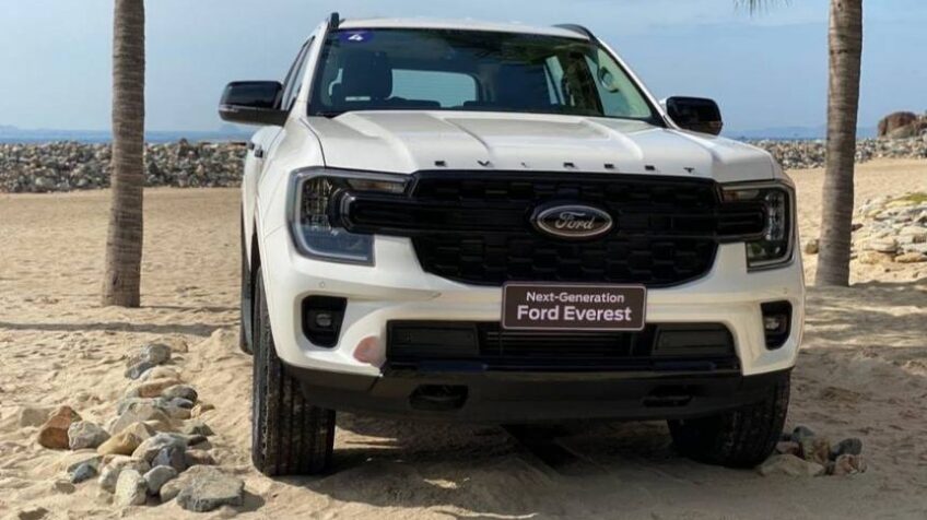 Bán xe Ford Everest Sport 2.0L 4×2 AT – 2024 Mới