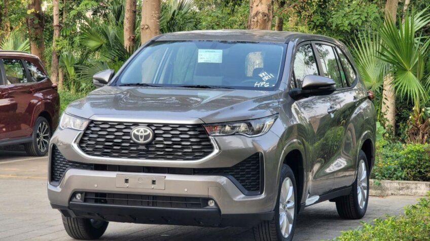 Bán xe Toyota Innova Cross 2.0 CVT AT – 2024 Mới