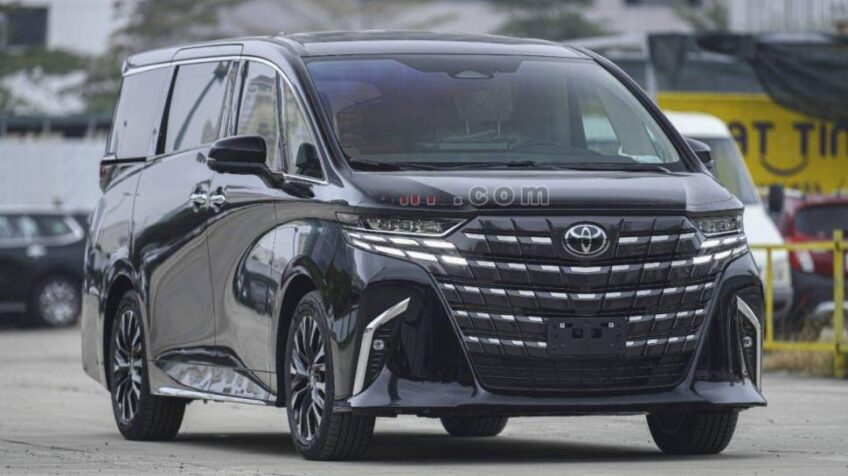 Bán xe Toyota Alphard 2.4 AT – 2023 Mới