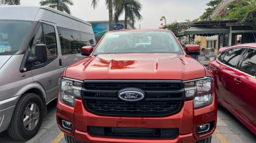 Bán xe Ford Ranger XLS 2.0L 4×2 AT – 2024 Mới