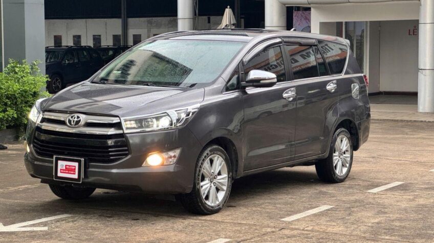 Bán xe Toyota Innova 2.0V AT – 2017 Cũ