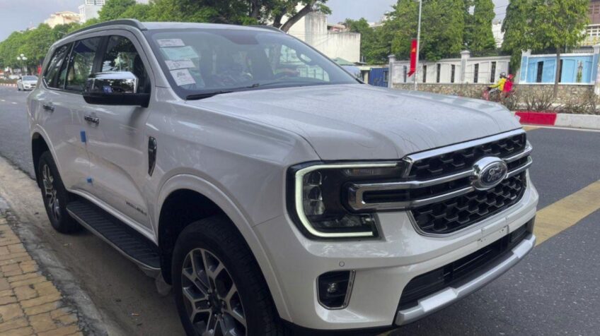 Bán xe Ford Everest Titanium 2.0L 4×2 AT – 2024 Mới