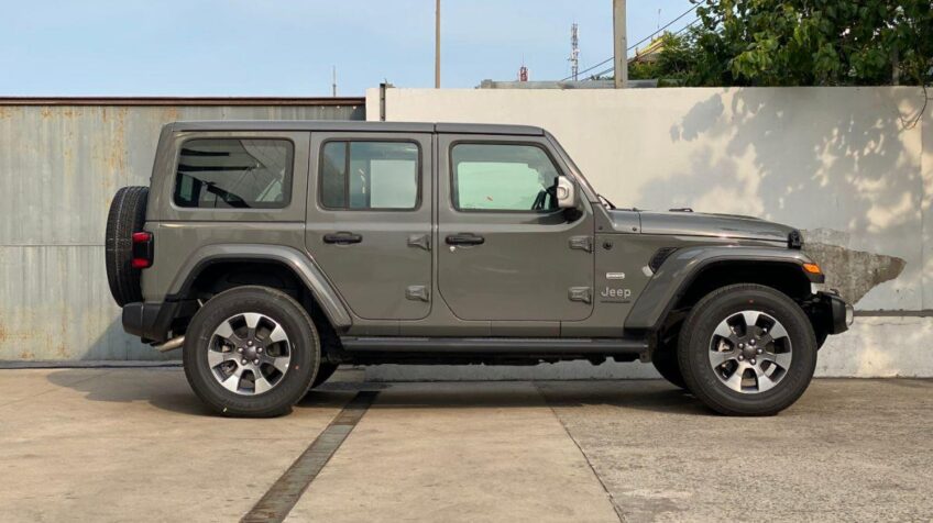 Bán xe Jeep Wrangler Sahara Overland 2.0 4×4 AT – 2024 Mới