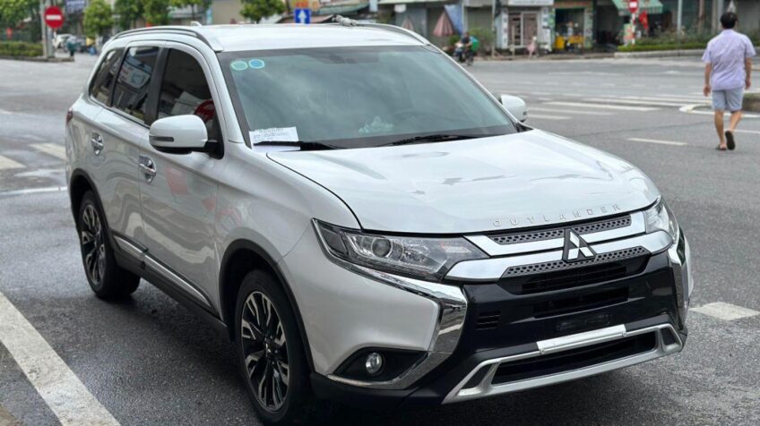 Bán xe Mitsubishi Outlander 2.0 CVT AT – 2020 Cũ