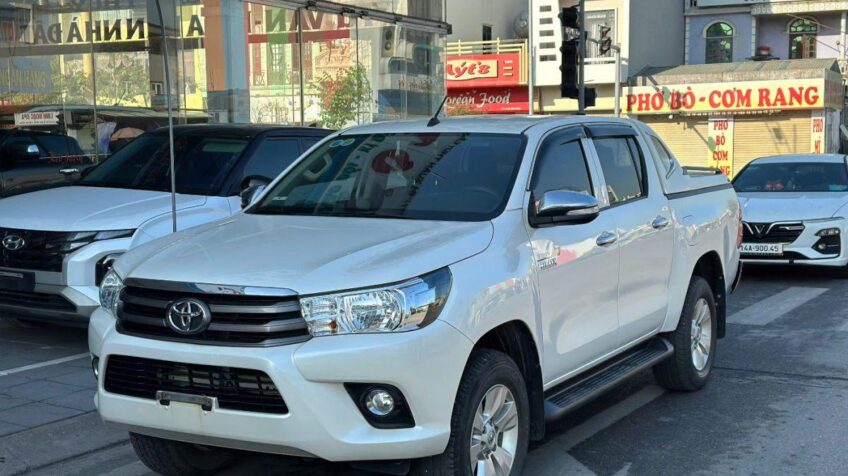 Bán xe Toyota Hilux 2.4E 4×2 MT – 2017 Cũ