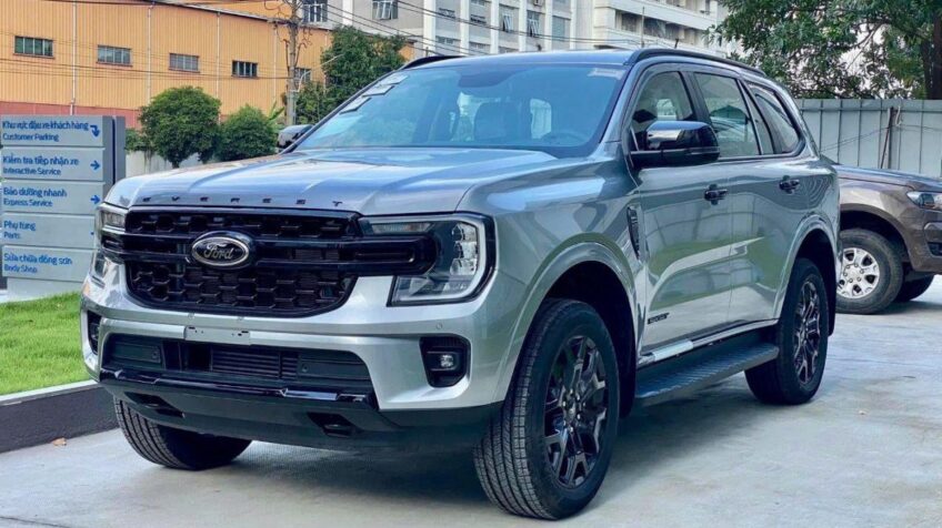 Bán xe Ford Everest Sport 2.0L 4×2 AT – 2024 Mới