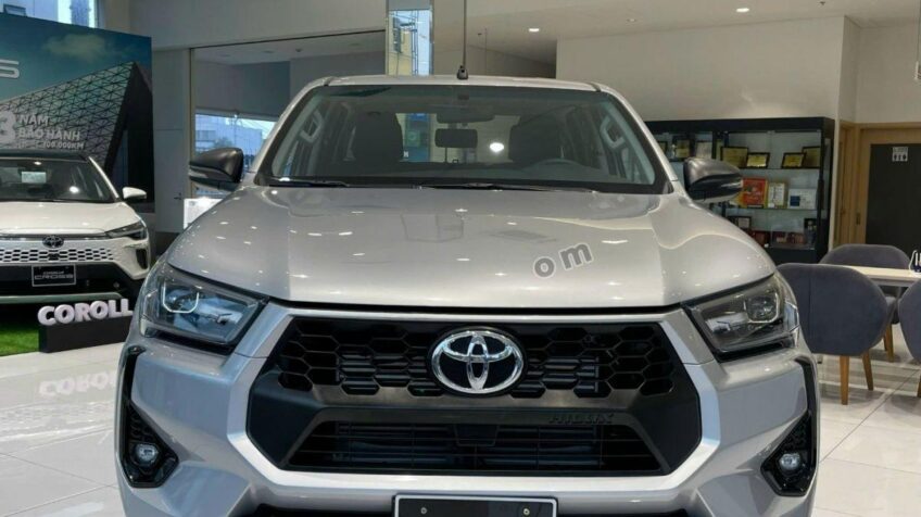 Bán xe Toyota Hilux 2.4L 4×2 AT – 2024 Mới